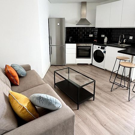 Modern City Centre Two Bedroom Windsor Apartment - Grand Central House ยิบรอลตาร์ ภายนอก รูปภาพ