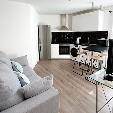 Modern City Centre Two Bedroom Windsor Apartment - Grand Central House ยิบรอลตาร์ ภายนอก รูปภาพ
