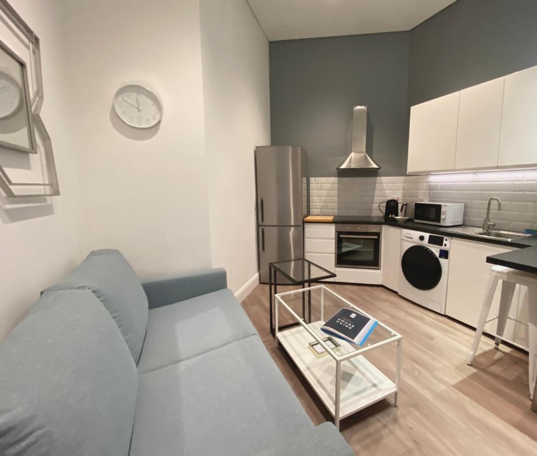 Modern City Centre Two Bedroom Windsor Apartment - Grand Central House ยิบรอลตาร์ ภายนอก รูปภาพ