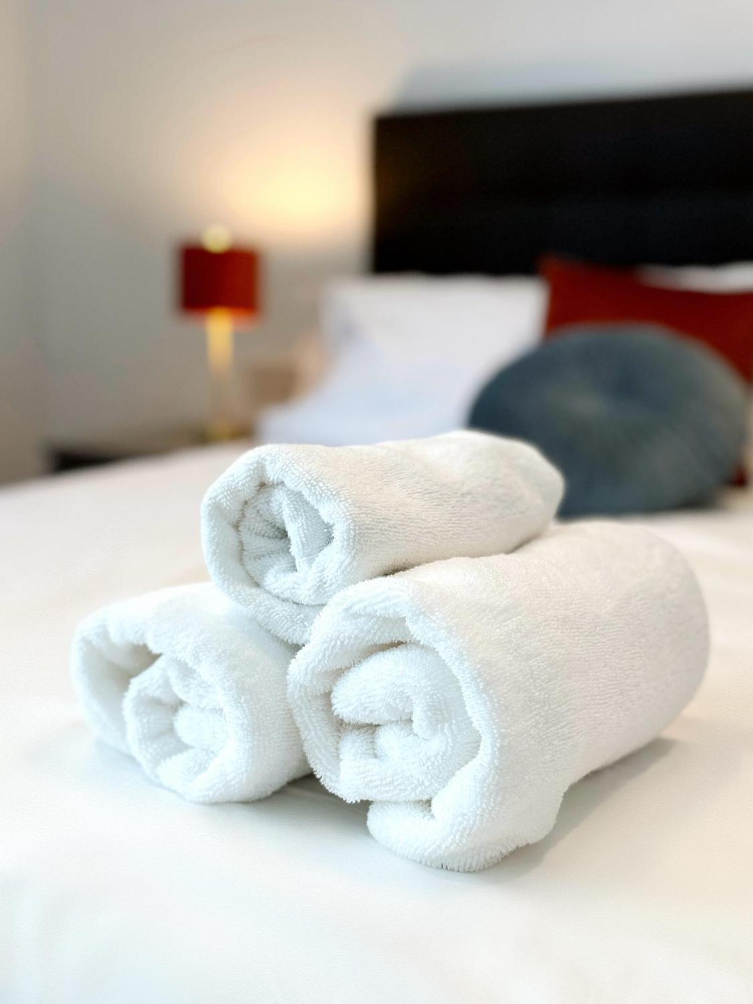 Modern City Centre Two Bedroom Windsor Apartment - Grand Central House ยิบรอลตาร์ ภายนอก รูปภาพ