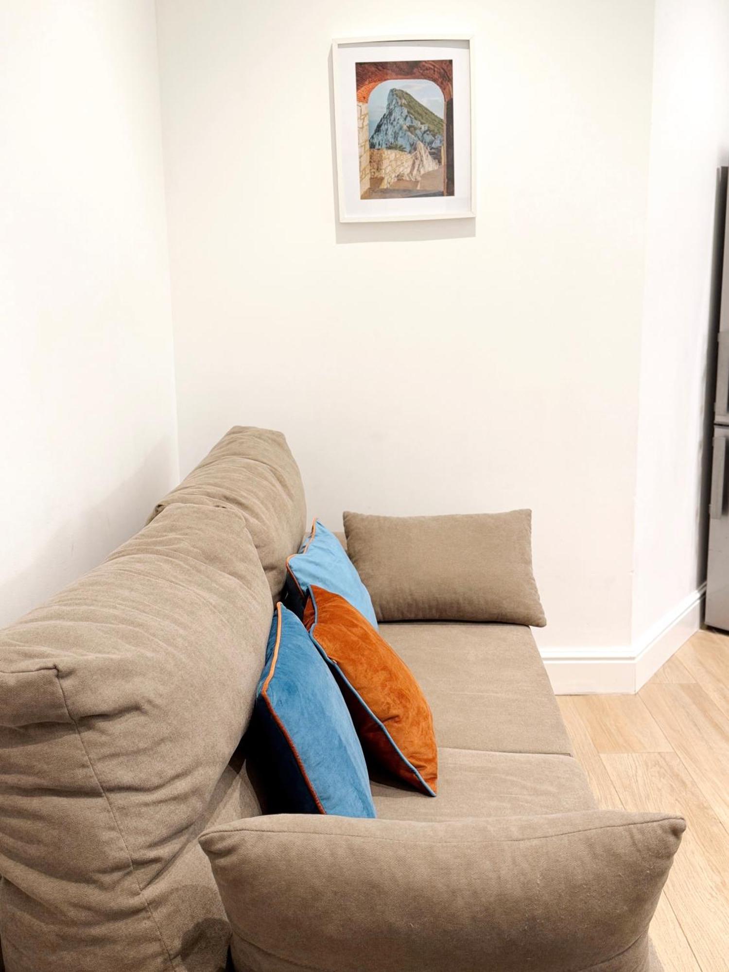 Modern City Centre Two Bedroom Windsor Apartment - Grand Central House ยิบรอลตาร์ ภายนอก รูปภาพ